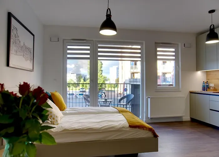 Essence Topaz Познань